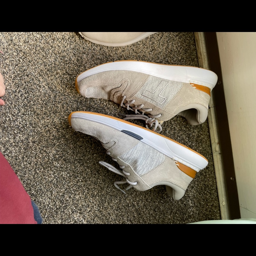 Tom’s mens tennis shoes NWOT never worn size 8.5